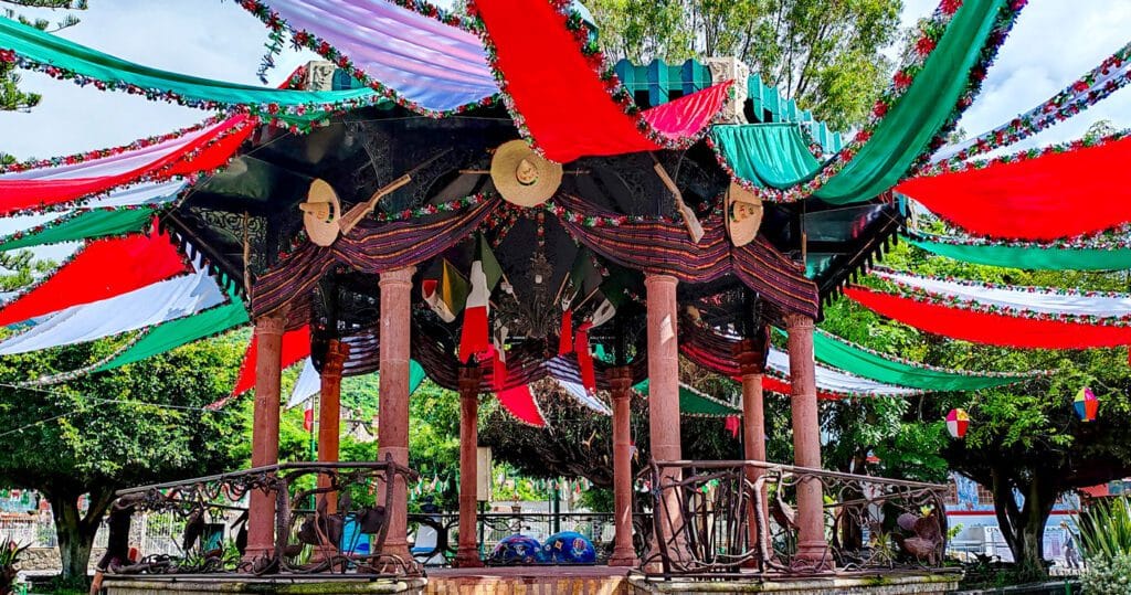 Ajijic plaza kiosk