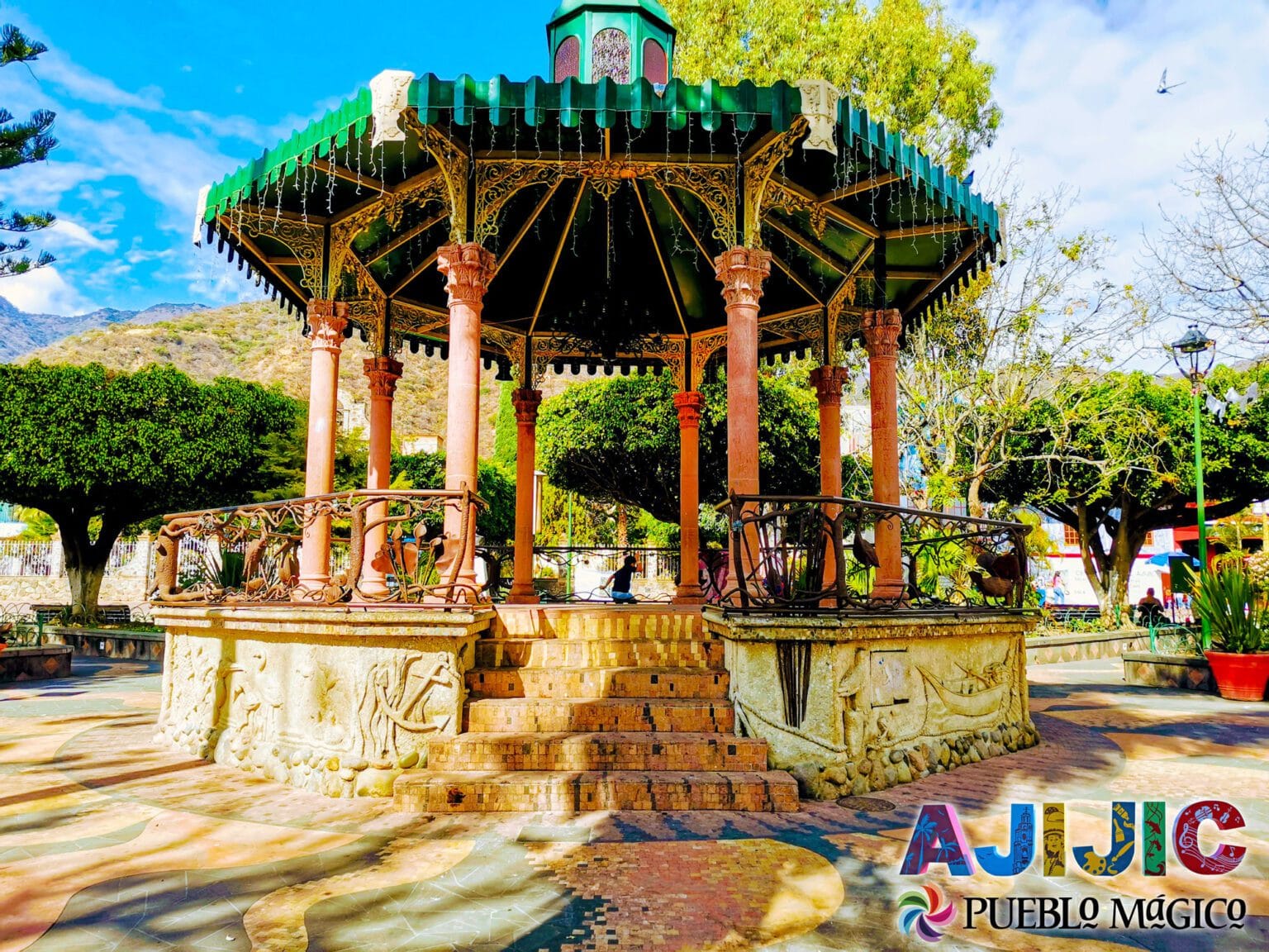 La Plaza de Ajijic y GALA (Galería al Aire Libre Axixic) Ajijic